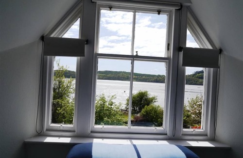 Kippford Cottage | Rocklea - a house that sleeps 8 guests in 4 bedrooms