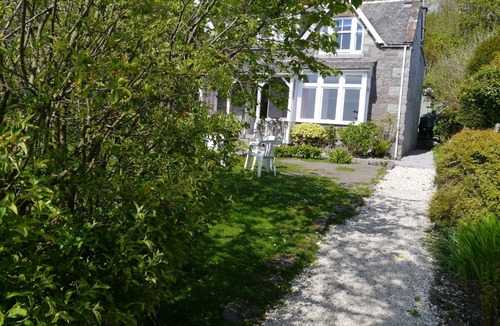 Kippford Cottage | Rocklea - a house that sleeps 8 guests in 4 bedrooms