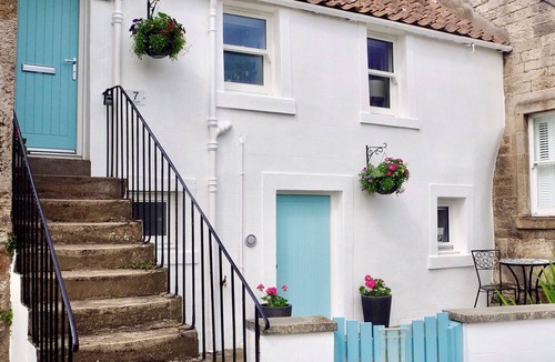 Pittenweem Cottage | Romantic Boutique Bolthole In Pittenweem Near St Andrews. Small dogs welcome.