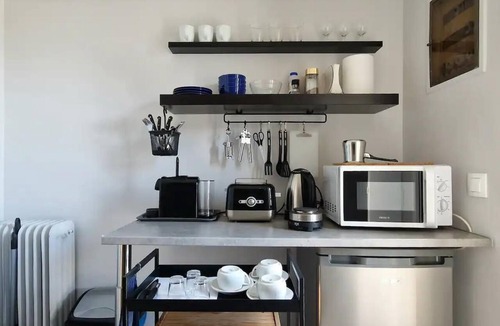 Papagou-Holargos Apartment | Rooftop Studio Apt 5 Min Walk to Holargos Metro