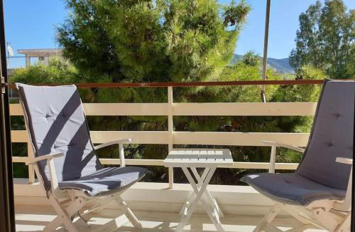 Papagou-Holargos Apartment | Rooftop Studio Apt - 5 Min Walk to Holargos Metro