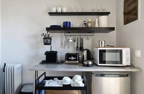 Papagou-Holargos Apartment | Rooftop Studio Apt - 5 Min Walk to Holargos Metro
