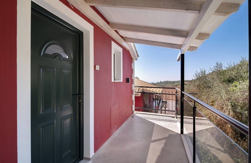 Anthousa Apartment | Room 'Deluxe Loft - D' with Shared Terrace, Wi-Fi and Air Conditioning