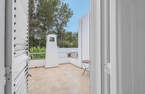 Es Figueral Beach Apartment | Room 'Doble - 4' with Mountain View, Wi-Fi and Air Conditioning
