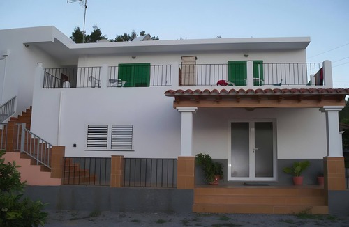 Es Figueral Beach Apartment | Room 'Doble - 4' with Mountain View, Wi-Fi and Air Conditioning