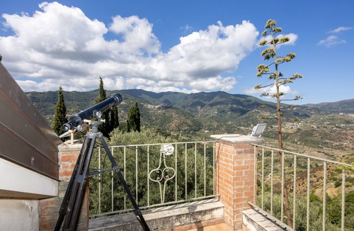 Patti Apartment | Room 'Filicudi' with Shared Terrace, Shared Garden and Air Conditioning