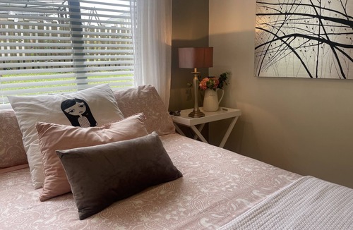 Rothesay Bay House | Room in a tropical garden with a pool and great location on North Shore