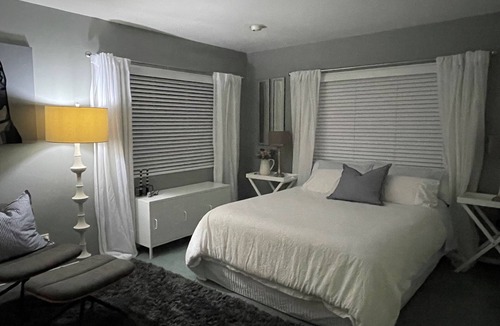 Rothesay Bay House | Room in a tropical garden with a pool and great location on North Shore