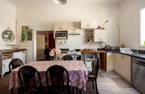 Taylorville Cabin | Room Rental for Couples in a Getaway Lodge near Greymouth, New Zealand