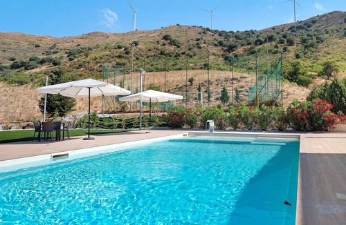 Caccamo Apartment | Room 'Turiddu' at Sikania Agrirelais with Mountain View, Wi-Fi and Air Conditioning