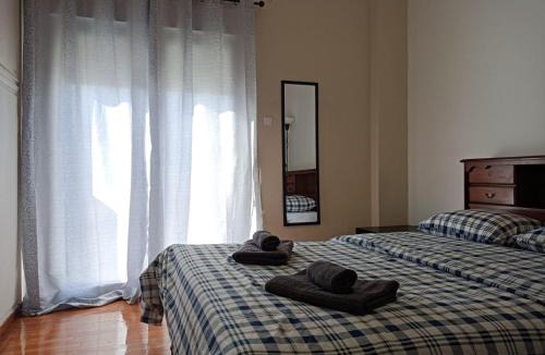 Neos Kosmos House | Rooms in the apartment (Leontiou)