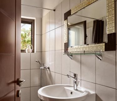 Alikanas Apartment | Rosa Sea Front Maisonette