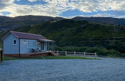 Lowburn Bed & Breakfast | Rose Creek Cottage