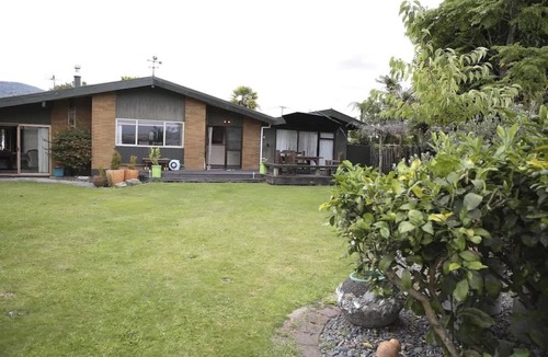 Kawaha Point House | Rose Lake Retreat | Great Lake Views with Spa Pool