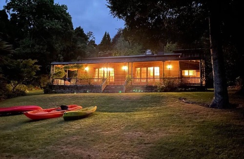 Okere Falls House | Rotoiti Lakefront Luxury with Tennis Court, Gym, and Jetty