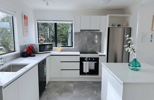 Lynmore House | Rotorua Redwood Retreat