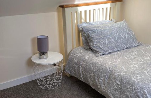 Largs Apartment | Round the back 1 st floor Largs 10 School street Largs