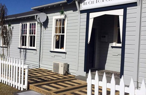 Owhango House | Ruapehu District's bespoke 5-star historic OLD POST OFFICE 6-7 Bdr Holiday Home