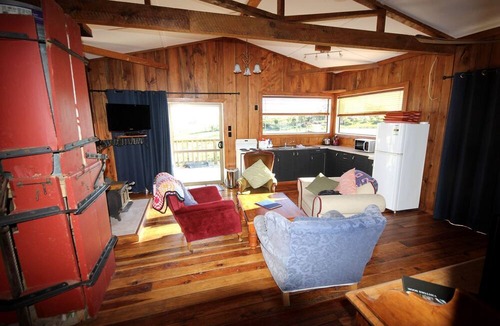 Te Miro House | Rustic Cottage Getaway on a Working Farm in Cambridge, New Zealand