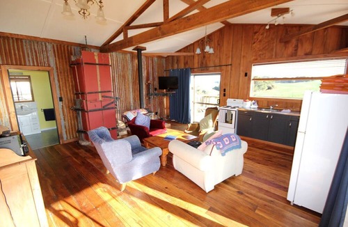 Te Miro House | Rustic Cottage Getaway on a Working Farm in Cambridge, New Zealand