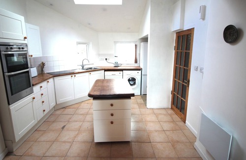 Sandyhills House | Rustic cottage with sea views