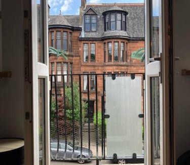 Dowanhill Apartment | Rustic Top Floor West End Pad With Balcony, Parking next to Byers Road, Aston Lane, Glasgow Uni