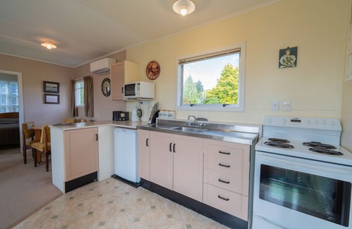Te Anau House | Rustlein Cottage - Te Anau Holiday Home