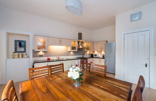 Leith House | Ryehill Gardens Apartment - sleeps up to 14
