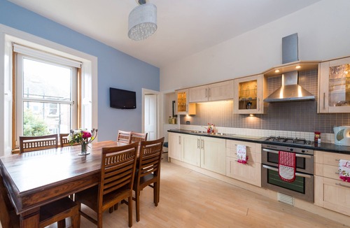 Leith House | Ryehill Gardens Apartment - sleeps up to 14
