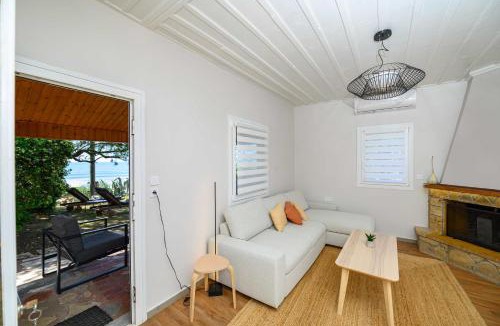 Katakolo Villa | Salty Noses Beach House Paradise Perfect for Families