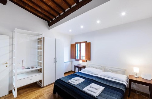 San Lorenzo Apartment | San Lorenzo Central Market View