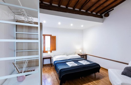 San Lorenzo Apartment | San Lorenzo Central Market View