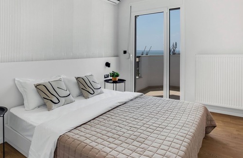Thessaloniki Apartment | Sanders Arch - Delightful Family Apt w Balcony
