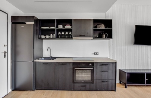 Thessaloniki Apartment | Sanders Arch - Pleasant 1-bdr Apt w Balcony