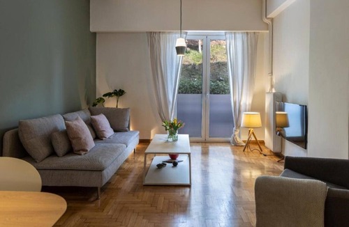 Exarhia House | Scandi-Chic Retreat: 2BR Apt.