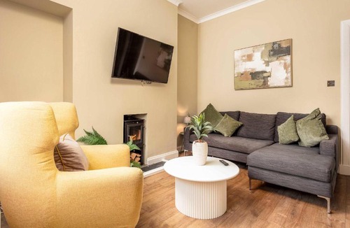 Kilmarnock Apartment | Scott Suite - Donnini Apartments