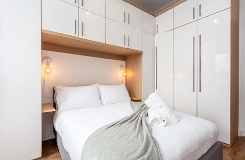 Kilmarnock Apartment | Scott Suite - Donnini Apartments