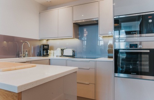 West End Apartment | Scottish Apartment with Amazing Castle Views