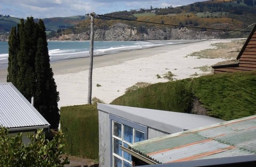 Warrington House | Sea & beach views with safe swimming 15 min north of Dunedin.