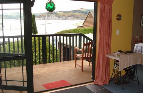 Warrington House | Sea & beach views with safe swimming 15 min north of Dunedin.