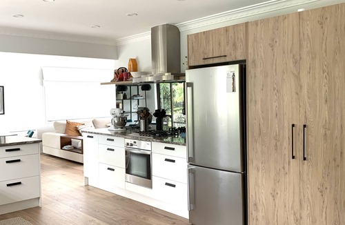 Torbay House | Sea Breeze - Stunning Views in a Modern Auckland Northshore Holiday Home