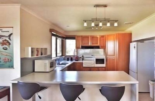 Surveyors Bay House | Sea Eagle, Dover's beautiful Roaring Beach