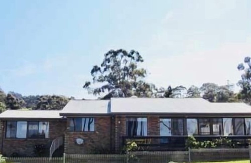Surveyors Bay House | Sea Eagle, Dover's beautiful Roaring Beach