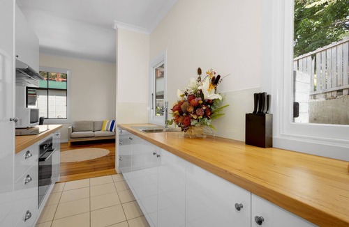Montello House | Sea Glass Cottages: Family and friend's retreat Burnie - 3 minutes to the beach!