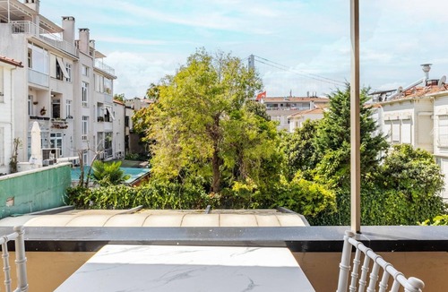 Beylerbeyi Apartment | Sea View Flat w Balcony Near Beylerbeyi Palace