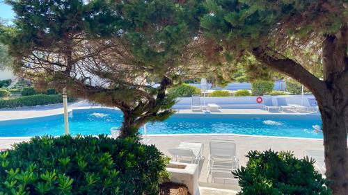 Lavreotiki Villa | Sea View Seafront Maisonette Pool Access & Beach