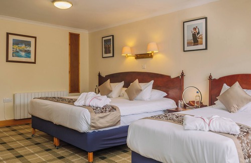 Oban Hotel | Sea View Stay Near Oban Bay | Stroll to Tower, Distillery & Museum