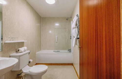 Oban Hotel | Sea View Stay Near Oban Bay | Stroll to Tower, Distillery & Museum