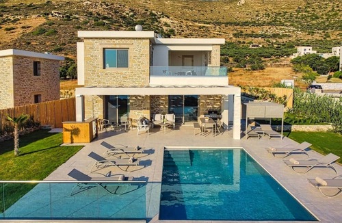 Falassarna Villa | Seafront Villa Thoe, Pool, View & FREE Breakfast