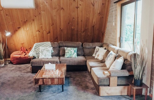 Coles Bay House | Seagrass Chalet - Freycinet Holiday Houses